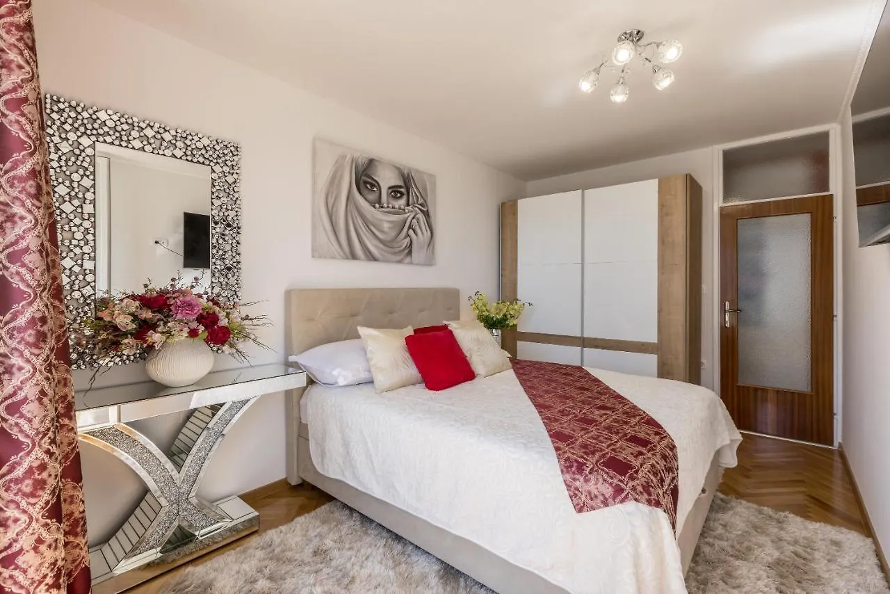 Apartment Desert Rose Split 0*,  Croatia